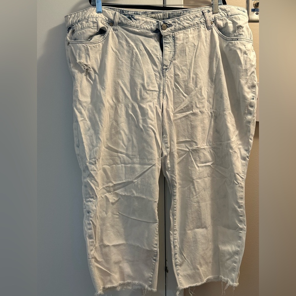 Torrid bleached crop jeans